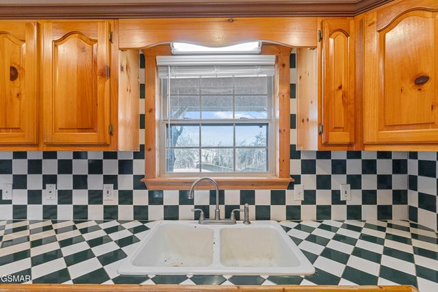 662 Lower Bogard Road, Newport, TN 37821