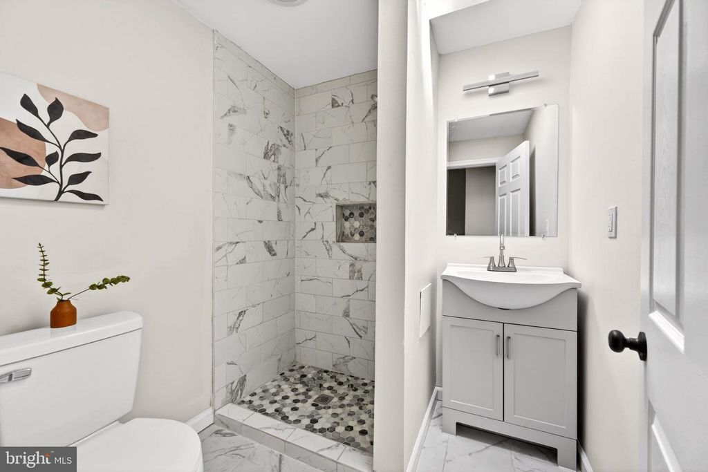 Image 17 of property listing at 1419 WELDON PL N, Baltimore, MD 21211