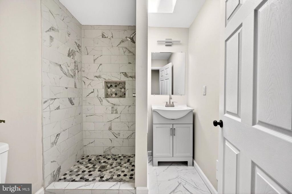 Image 18 of property listing at 1419 WELDON PL N, Baltimore, MD 21211