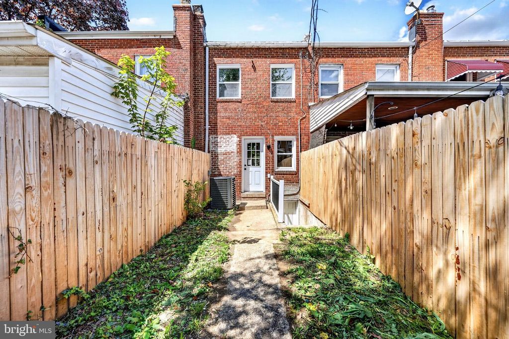 Image 25 of property listing at 1419 WELDON PL N, Baltimore, MD 21211