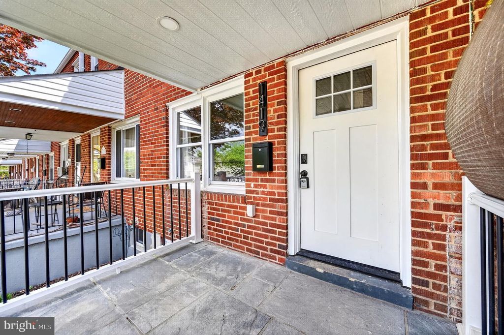 Image 3 of property listing at 1419 WELDON PL N, Baltimore, MD 21211