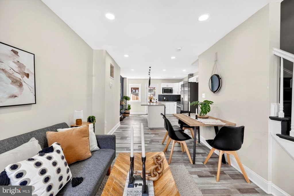 Image 7 of property listing at 1419 WELDON PL N, Baltimore, MD 21211