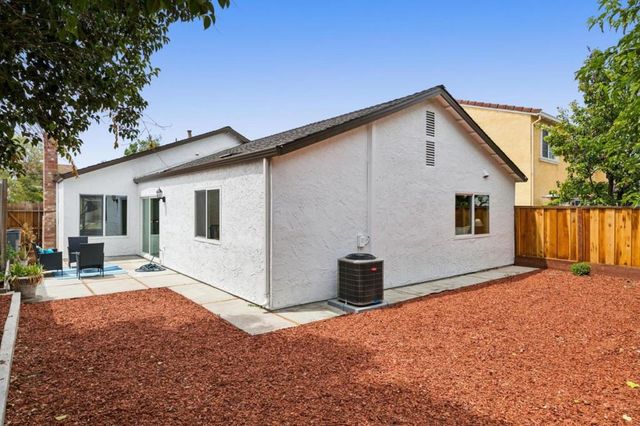 555 Lanfair Circle, San Jose, CA 95136