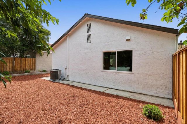 555 Lanfair Circle, San Jose, CA 95136