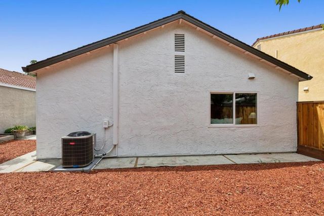 555 Lanfair Circle, San Jose, CA 95136