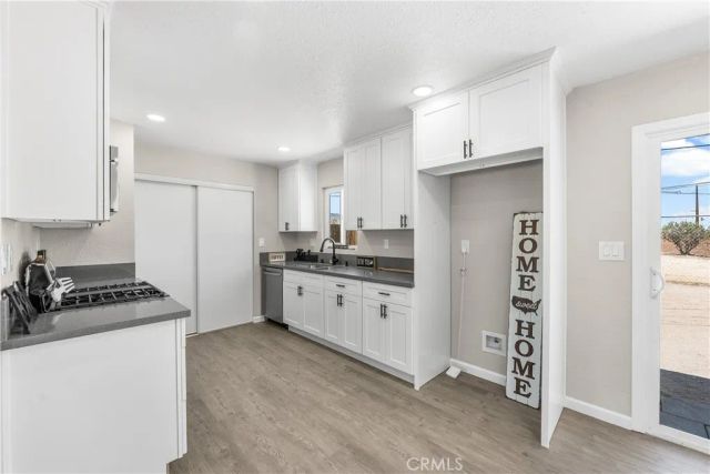 15992 Lawrence Drive, Mojave, CA 93501