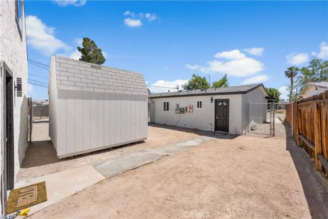 15992 Lawrence Drive, Mojave, CA 93501