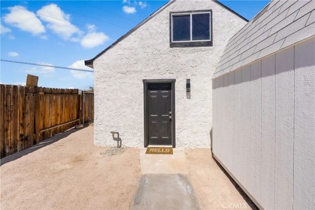 15992 Lawrence Drive, Mojave, CA 93501