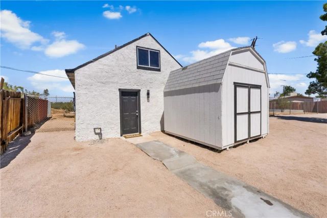 15992 Lawrence Drive, Mojave, CA 93501