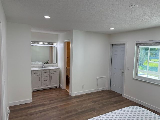 917 S Drive Terrace B, Delray Beach, FL 33445