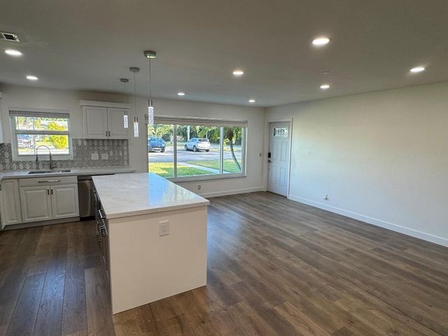 917 S Drive Terrace B, Delray Beach, FL 33445