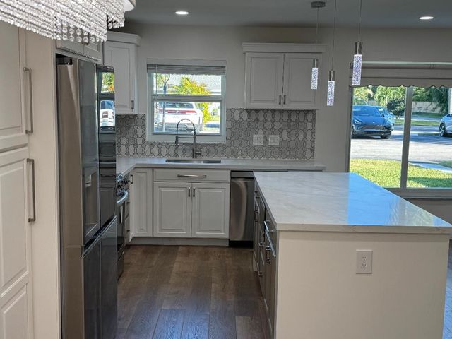 917 S Drive Terrace B, Delray Beach, FL 33445