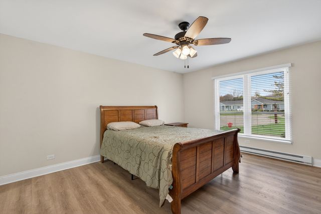 7225 Oxford Circle, Fox Lake, IL 60020