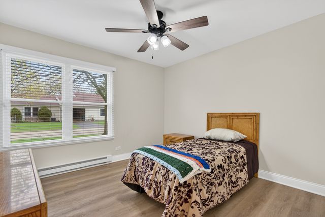 7225 Oxford Circle, Fox Lake, IL 60020