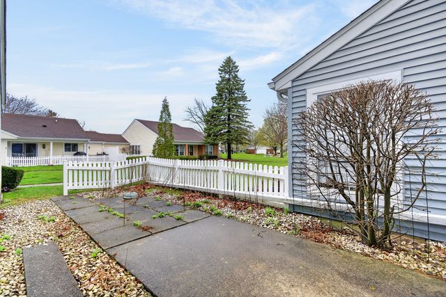 7225 Oxford Circle, Fox Lake, IL 60020