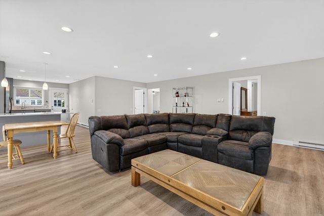7225 Oxford Circle, Fox Lake, IL 60020