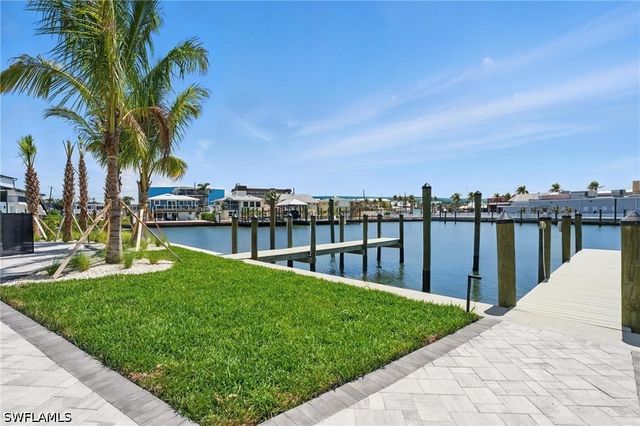 855 Lagoon ST 2, Fort Myers Beach, FL 33931