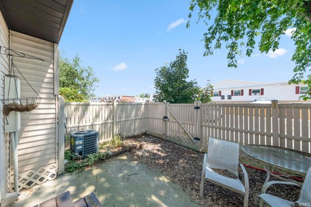 2127 Bayside Court, Fort Wayne, IN 46804