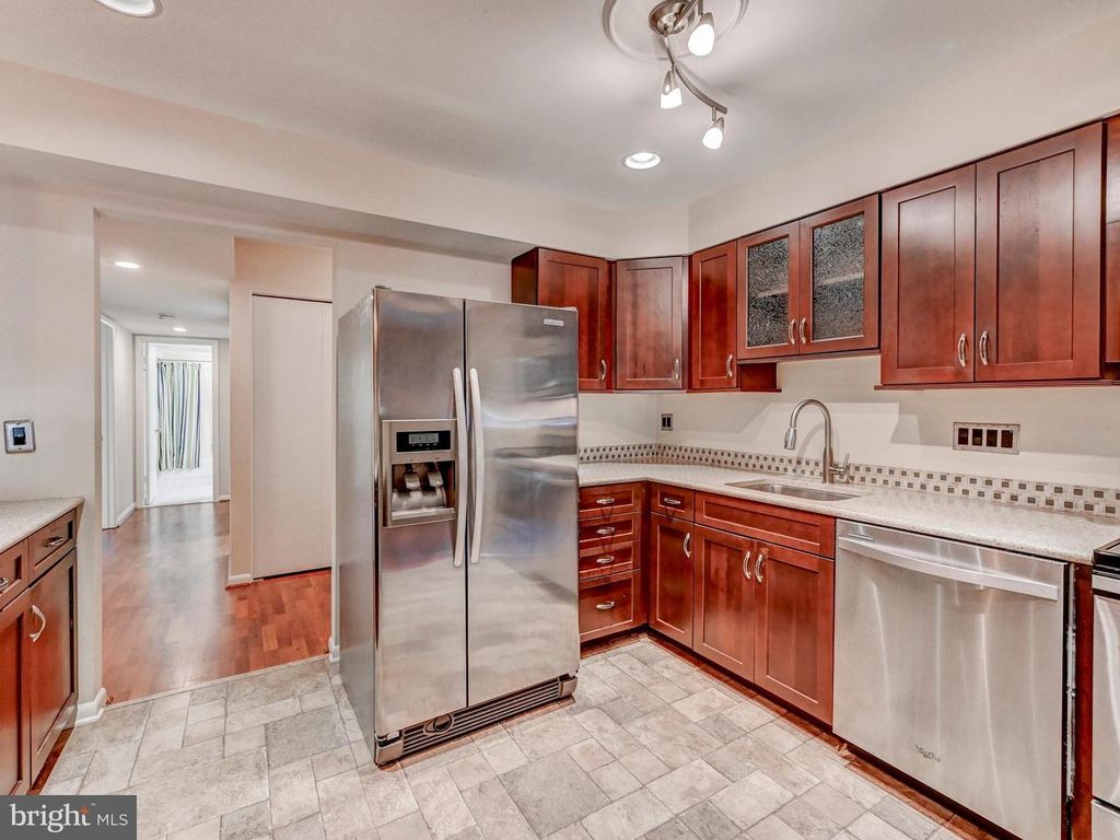 Image 10 of property listing at 3 MULLINGAR CT #101, Lutherville Timonium, MD 21093