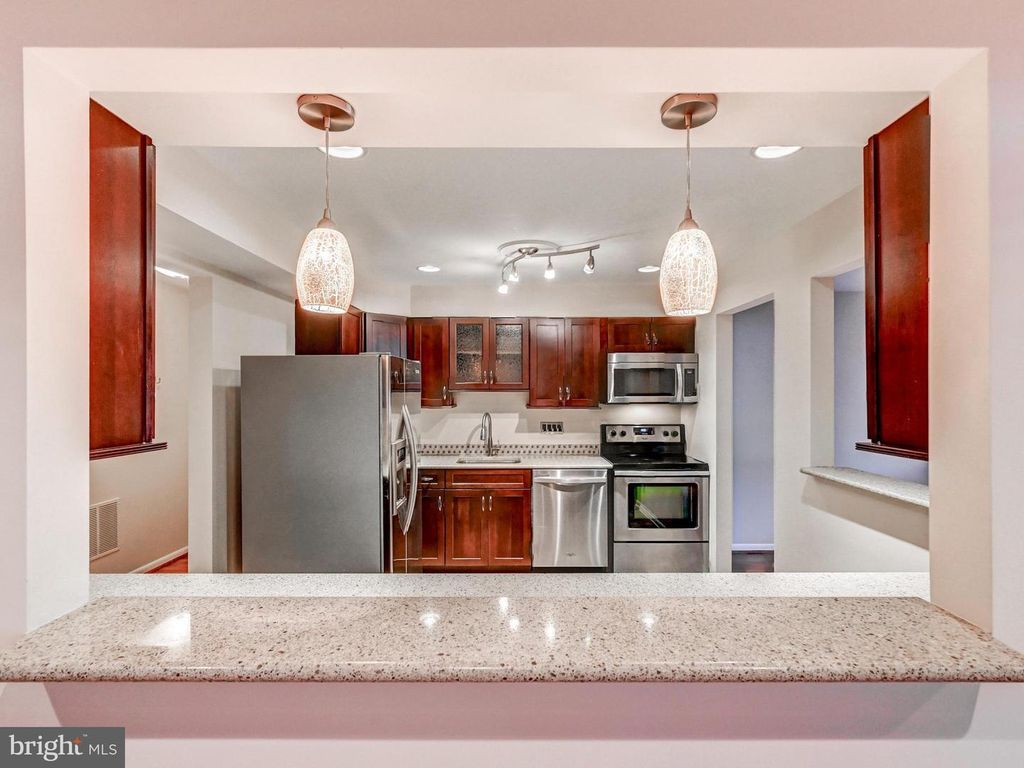 Image 11 of property listing at 3 MULLINGAR CT #101, Lutherville Timonium, MD 21093