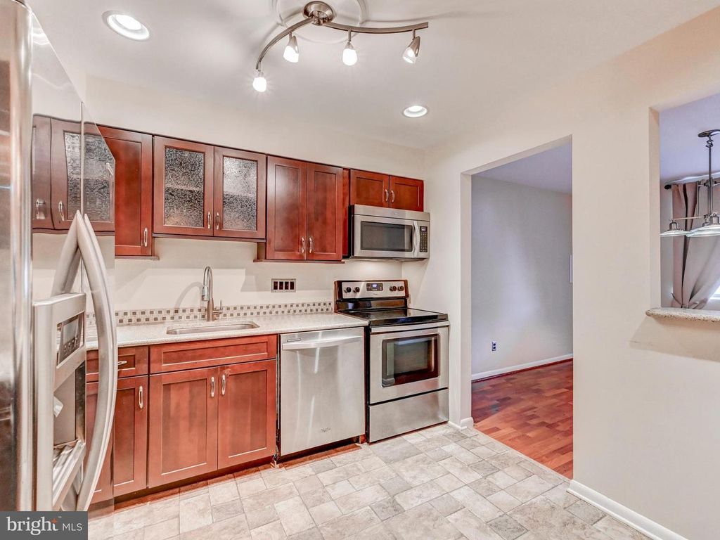 Image 12 of property listing at 3 MULLINGAR CT #101, Lutherville Timonium, MD 21093