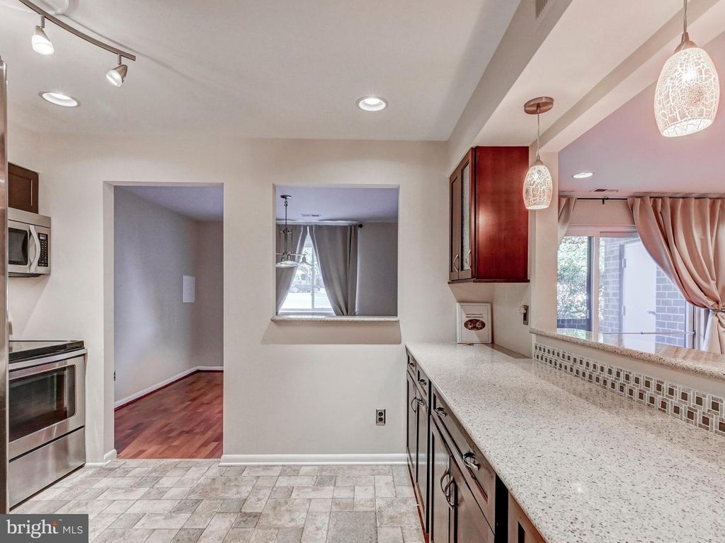 Image 13 of property listing at 3 MULLINGAR CT #101, Lutherville Timonium, MD 21093