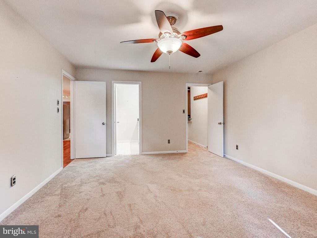 Image 14 of property listing at 3 MULLINGAR CT #101, Lutherville Timonium, MD 21093