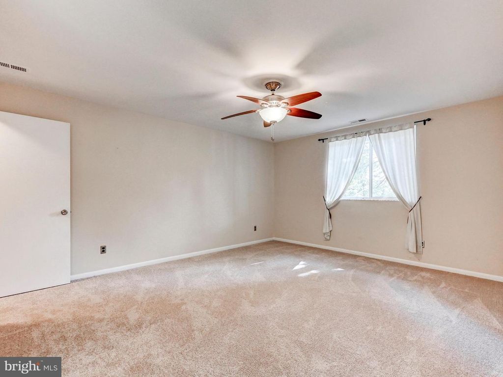 Image 15 of property listing at 3 MULLINGAR CT #101, Lutherville Timonium, MD 21093