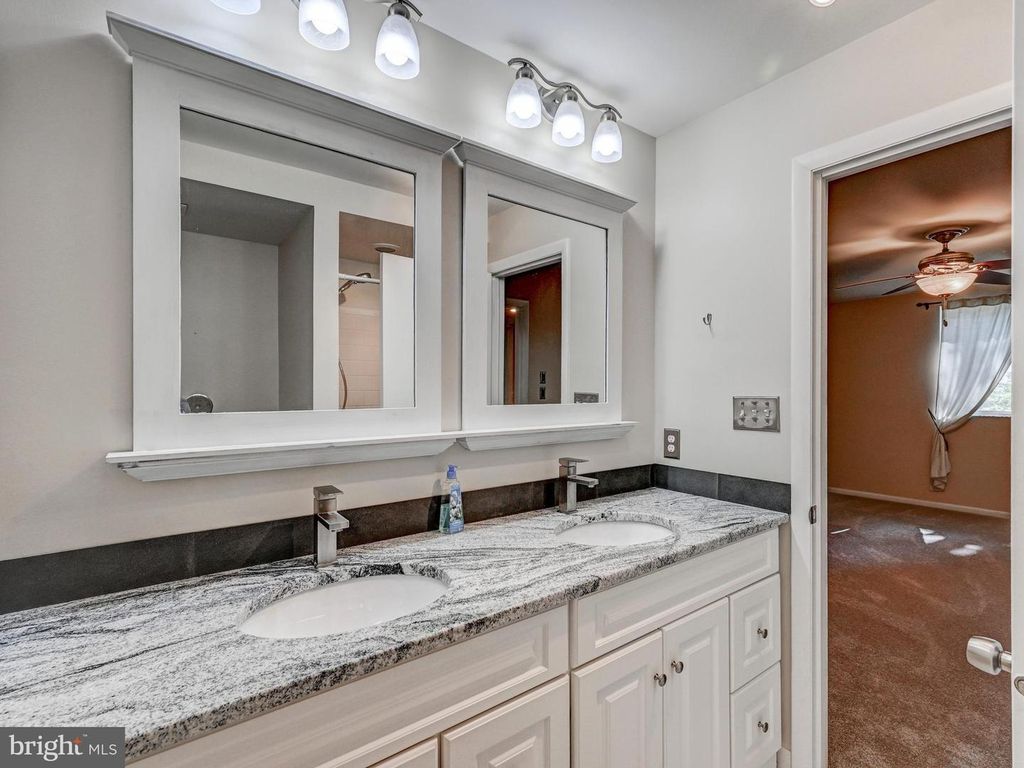 Image 16 of property listing at 3 MULLINGAR CT #101, Lutherville Timonium, MD 21093