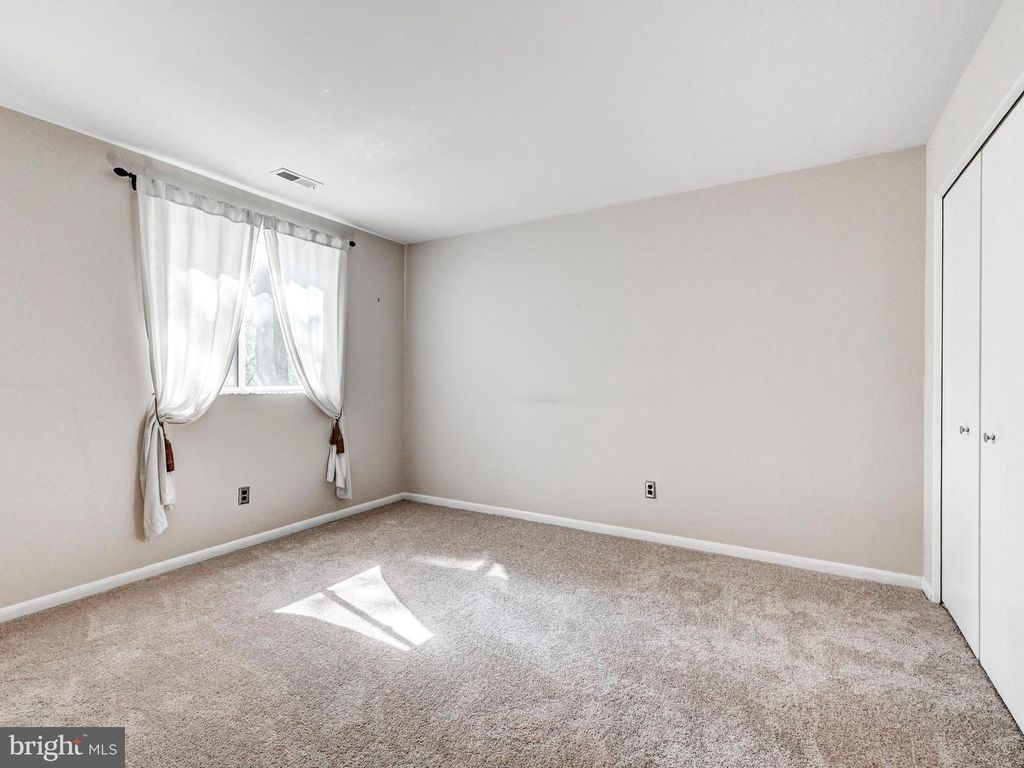 Image 18 of property listing at 3 MULLINGAR CT #101, Lutherville Timonium, MD 21093