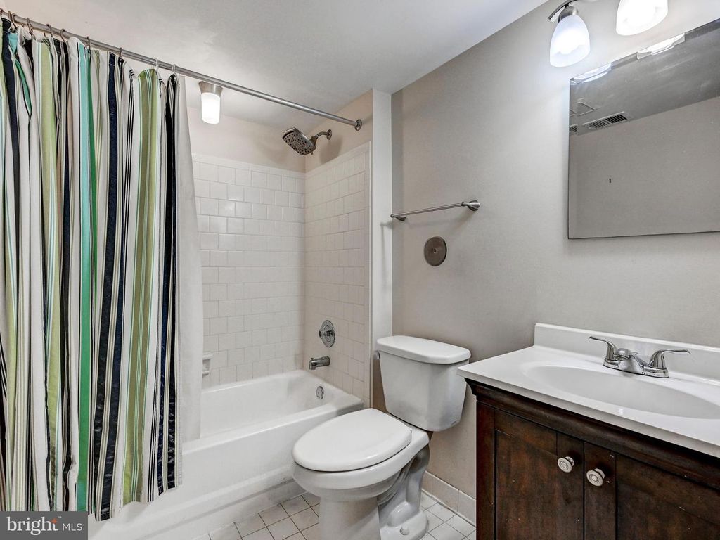 Image 19 of property listing at 3 MULLINGAR CT #101, Lutherville Timonium, MD 21093