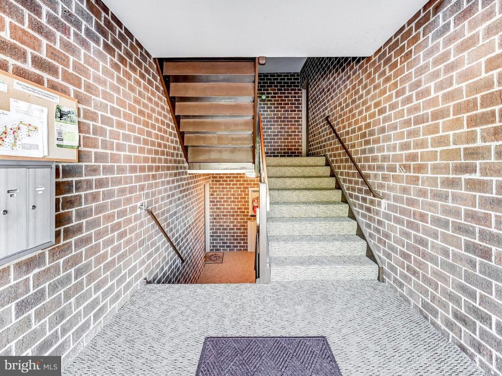 Image 23 of property listing at 3 MULLINGAR CT #101, Lutherville Timonium, MD 21093