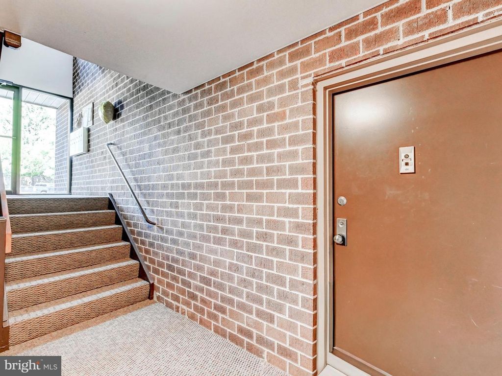 Image 24 of property listing at 3 MULLINGAR CT #101, Lutherville Timonium, MD 21093