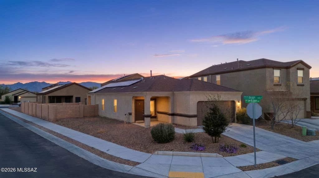 2557 E Calle Joya De Ventura, Tucson, AZ 85706