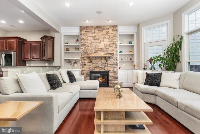 43682 LEES MILL SQ, Leesburg, VA 20176