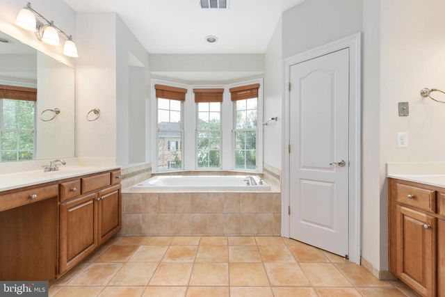 43682 LEES MILL SQ, Leesburg, VA 20176