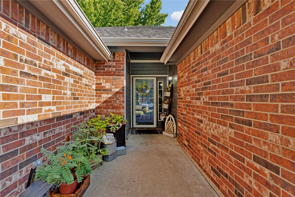 351 Meador Lane, Burleson, TX 76028 — photo 2