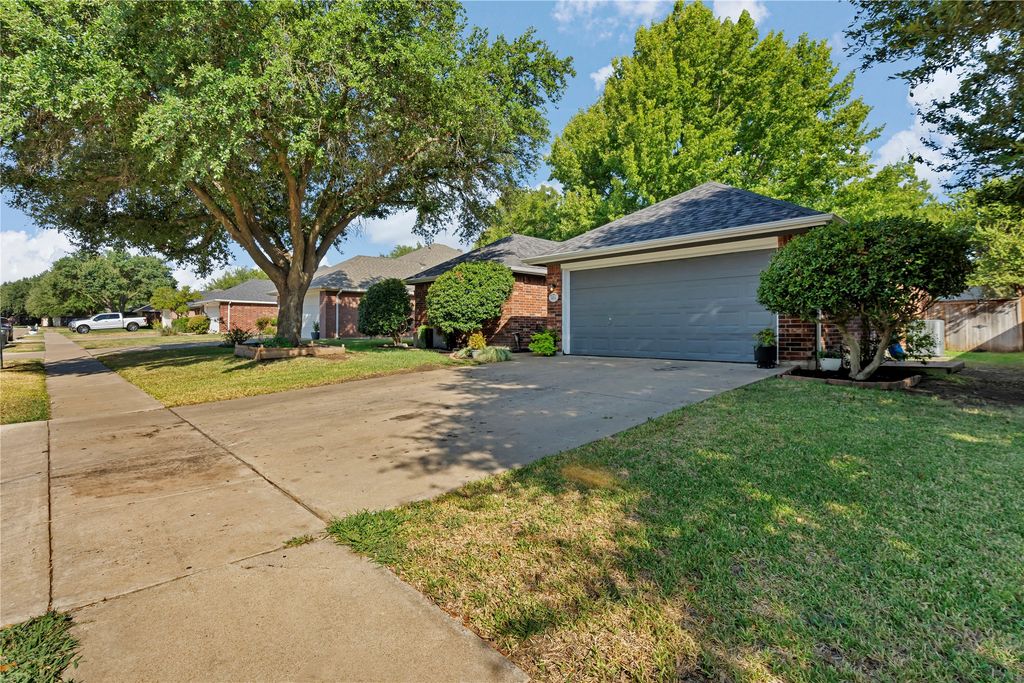 351 Meador Lane, Burleson, TX 76028 — photo 3