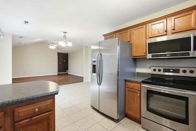 6140 N GREGORY DR, Columbia, MO 65202