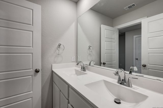 5607 Franklin Hills, Von Ormy, TX 78073