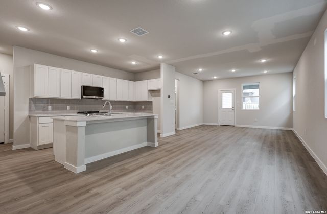 5607 Franklin Hills, Von Ormy, TX 78073