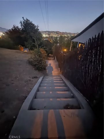 2106 Roselin, Los Angeles, CA 90039