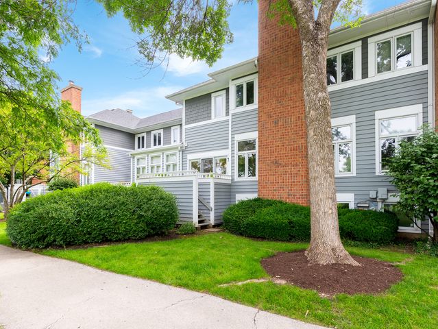 17 Mashie Court, Woodridge, IL 60517