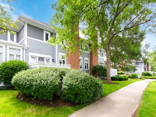 17 Mashie Court, Woodridge, IL 60517