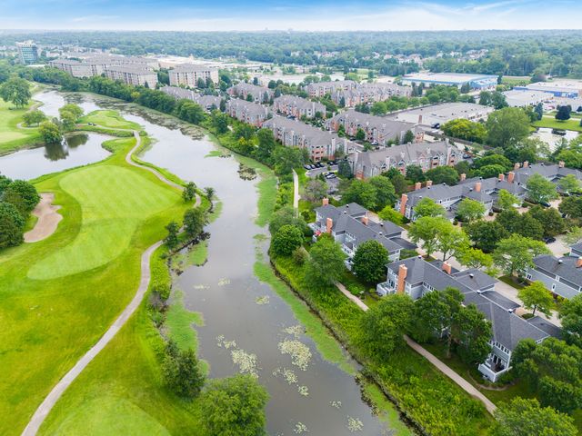 17 Mashie Court, Woodridge, IL 60517