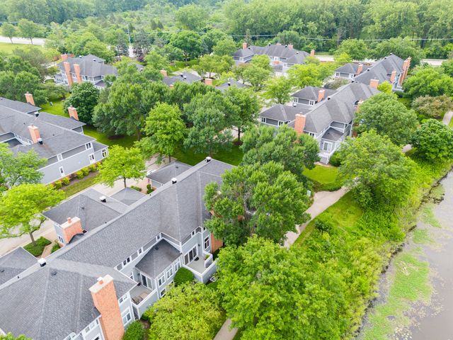 17 Mashie Court, Woodridge, IL 60517
