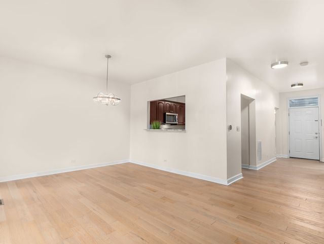17 Mashie Court, Woodridge, IL 60517