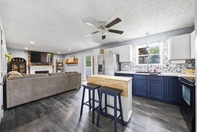 44 Ashton Drive, Ashville, OH 43103