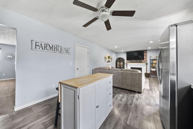 44 Ashton Drive, Ashville, OH 43103