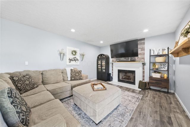 44 Ashton Drive, Ashville, OH 43103